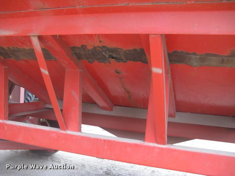 image for item L3899 Unverferth 375 grain wagon