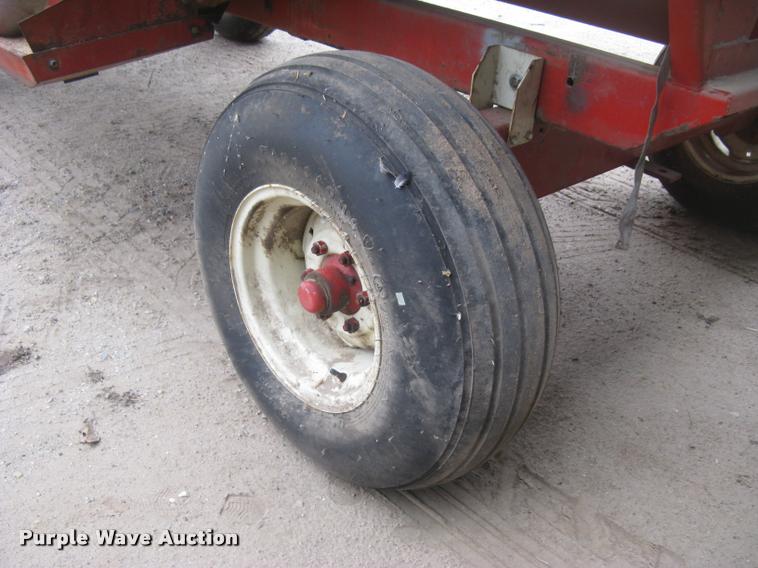 image for item L3899 Unverferth 375 grain wagon