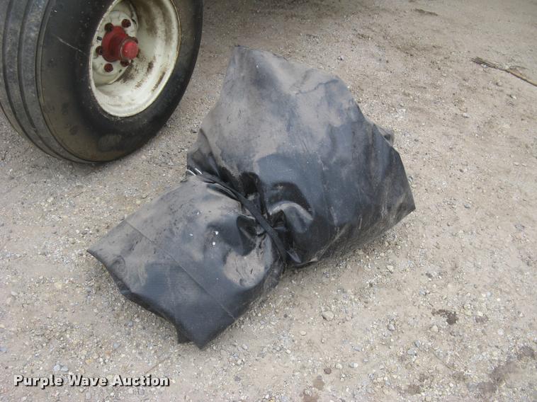 image for item L3899 Unverferth 375 grain wagon