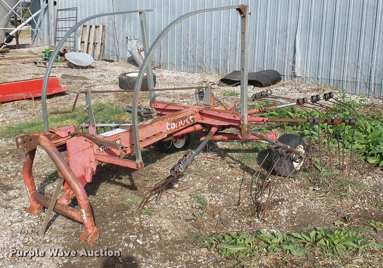 image for item L4372 Tonutti RW90-9 hay rake