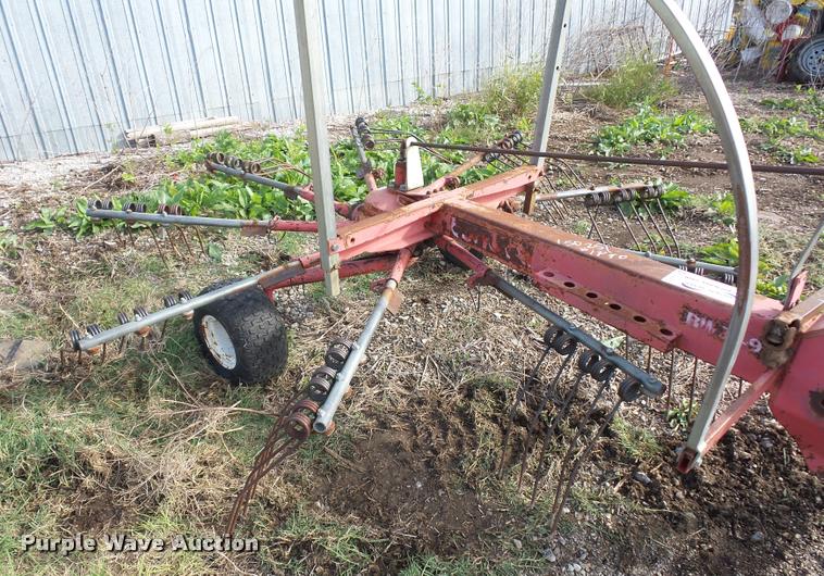 image for item L4372 Tonutti RW90-9 hay rake