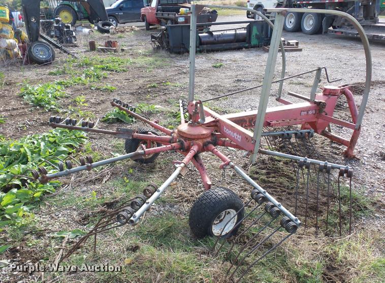 image for item L4372 Tonutti RW90-9 hay rake
