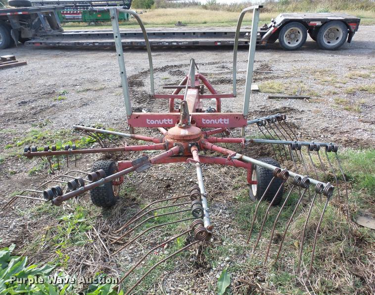 image for item L4372 Tonutti RW90-9 hay rake