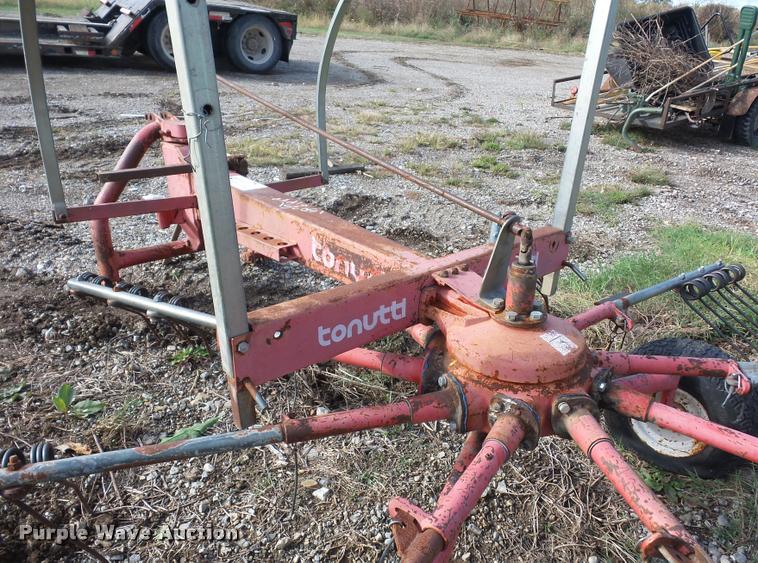 image for item L4372 Tonutti RW90-9 hay rake