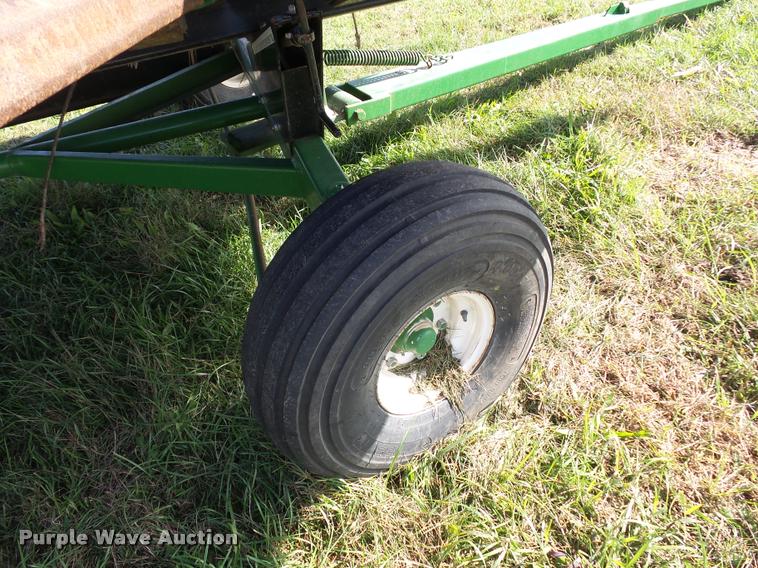 image for item L4374 John Deere 1243 corn head