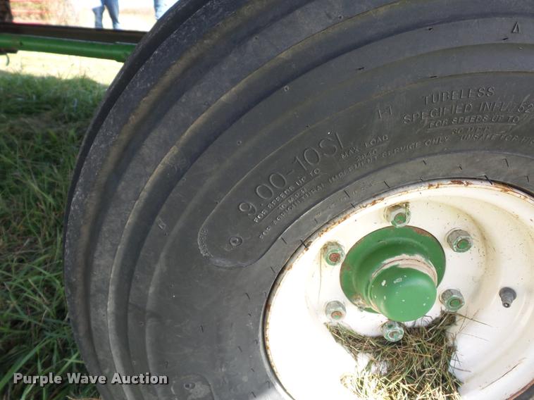 image for item L4374 John Deere 1243 corn head