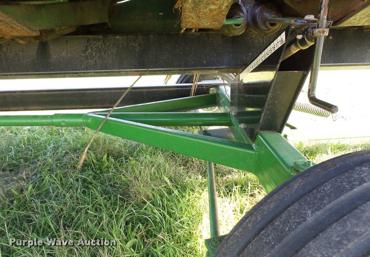 image for item L4374 John Deere 1243 corn head