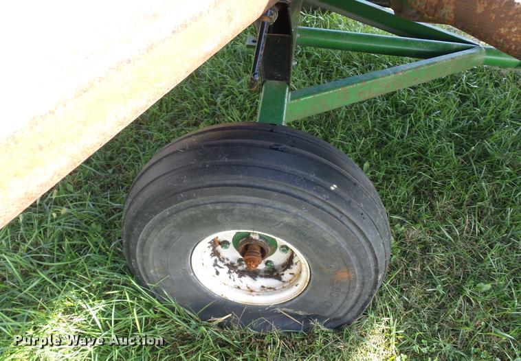 image for item L4374 John Deere 1243 corn head