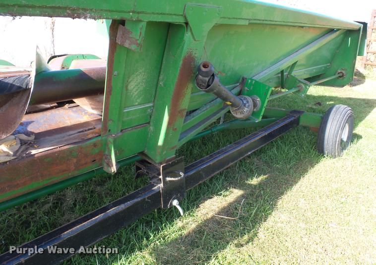image for item L4374 John Deere 1243 corn head