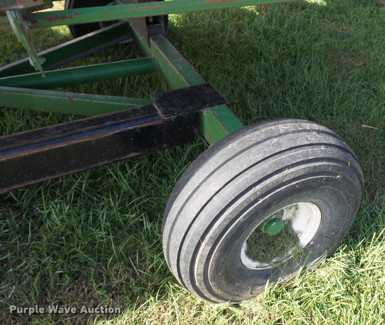 image for item L4374 John Deere 1243 corn head