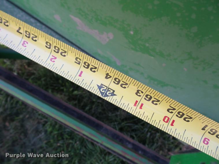 image for item L4374 John Deere 1243 corn head