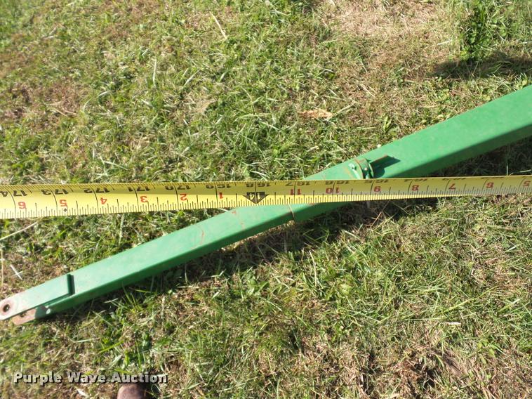 image for item L4374 John Deere 1243 corn head