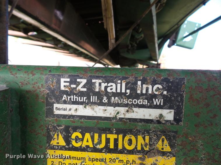 image for item L4374 John Deere 1243 corn head