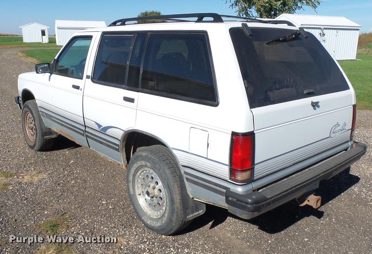 image for item AL9091 1993 Chevrolet S10 Blazer LT SUV