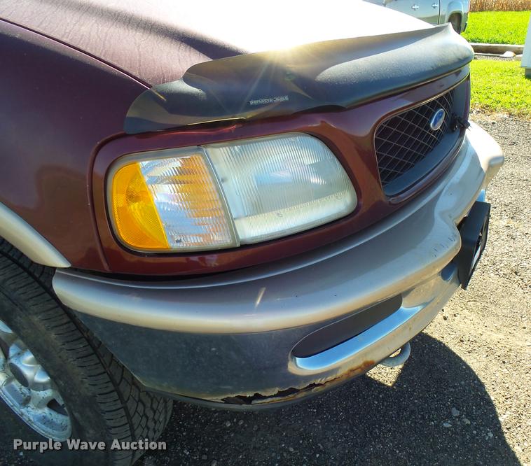 image for item AL9092 1997 Ford F150 SuperCab pickup truck