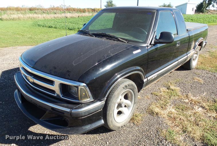 image for item AL9095 1996 Chevrolet S10 Ext. Cab pickup truck