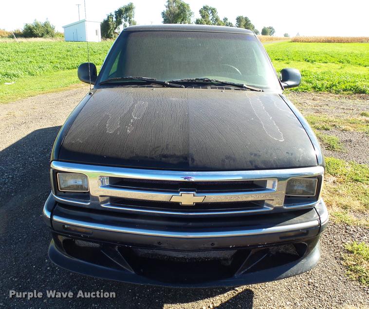 image for item AL9095 1996 Chevrolet S10 Ext. Cab pickup truck