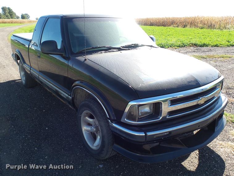 image for item AL9095 1996 Chevrolet S10 Ext. Cab pickup truck