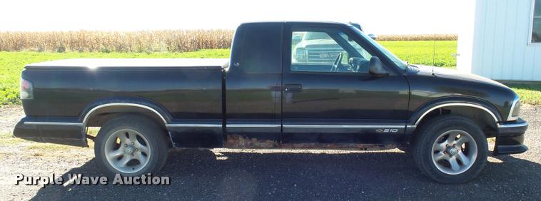image for item AL9095 1996 Chevrolet S10 Ext. Cab pickup truck