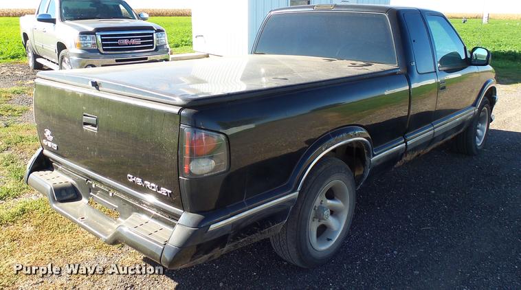 image for item AL9095 1996 Chevrolet S10 Ext. Cab pickup truck