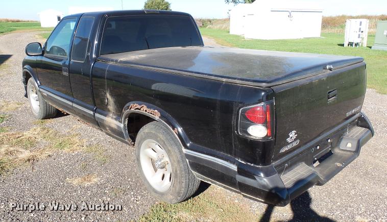 image for item AL9095 1996 Chevrolet S10 Ext. Cab pickup truck