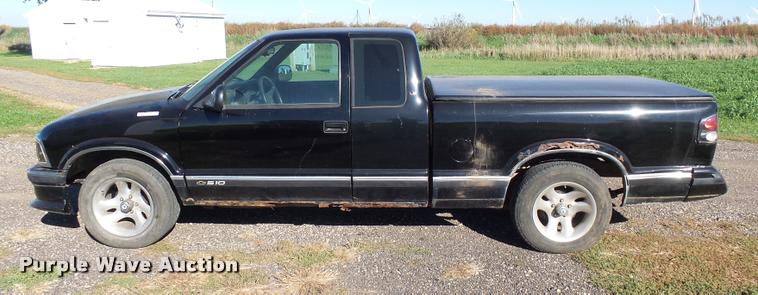 image for item AL9095 1996 Chevrolet S10 Ext. Cab pickup truck