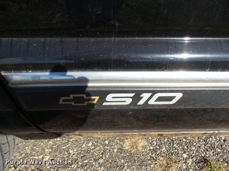 image for item AL9095 1996 Chevrolet S10 Ext. Cab pickup truck