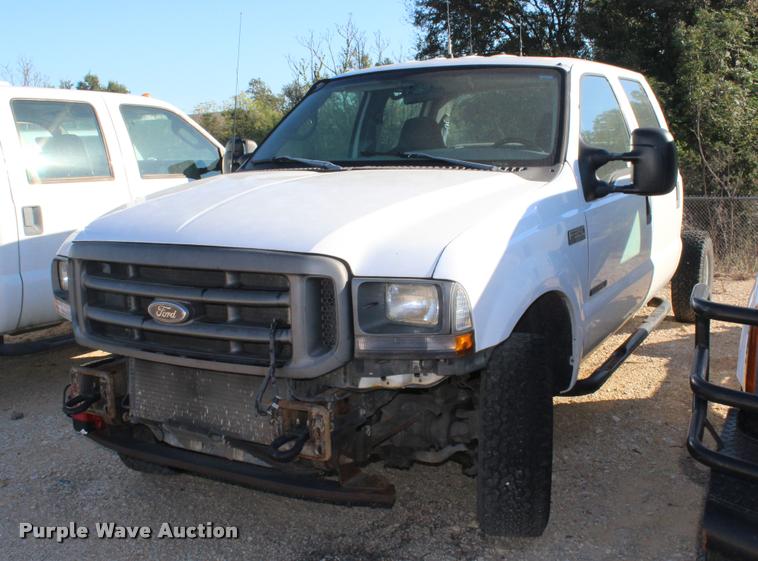 image for item AQ9522 2002 Ford F350 Super Duty Crew Cab pickup truck
