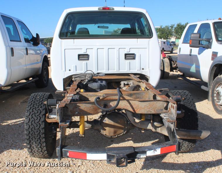 image for item AQ9522 2002 Ford F350 Super Duty Crew Cab pickup truck