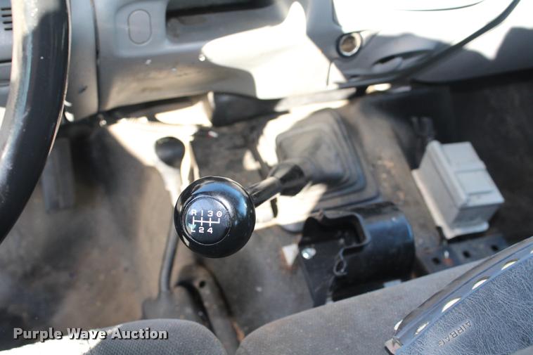 image for item AQ9522 2002 Ford F350 Super Duty Crew Cab pickup truck