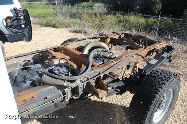 image for item AQ9522 2002 Ford F350 Super Duty Crew Cab pickup truck