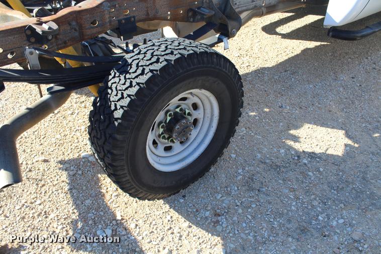 image for item AQ9522 2002 Ford F350 Super Duty Crew Cab pickup truck