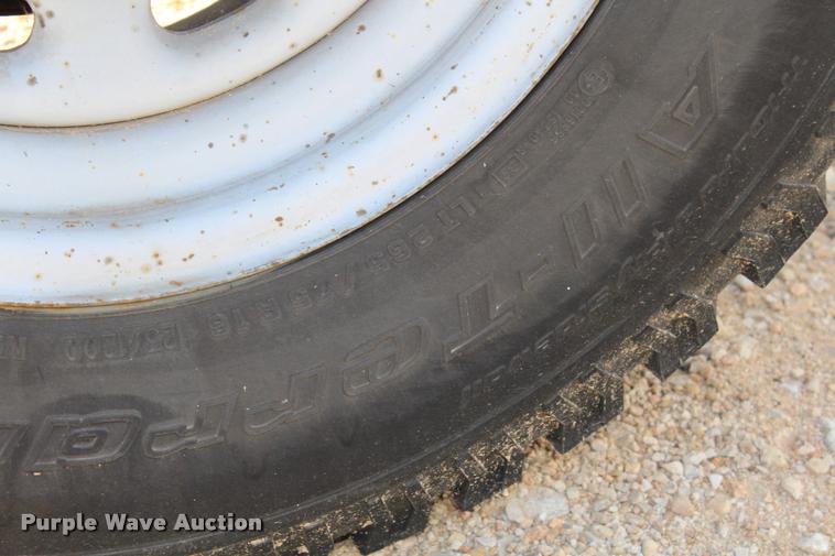 image for item AQ9522 2002 Ford F350 Super Duty Crew Cab pickup truck