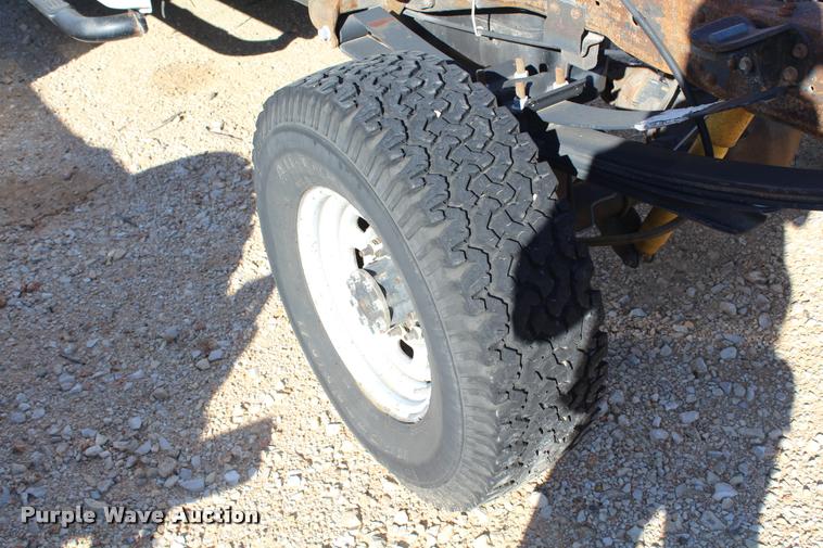 image for item AQ9522 2002 Ford F350 Super Duty Crew Cab pickup truck