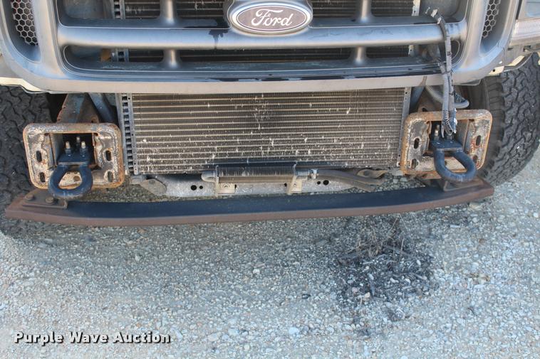 image for item AQ9522 2002 Ford F350 Super Duty Crew Cab pickup truck