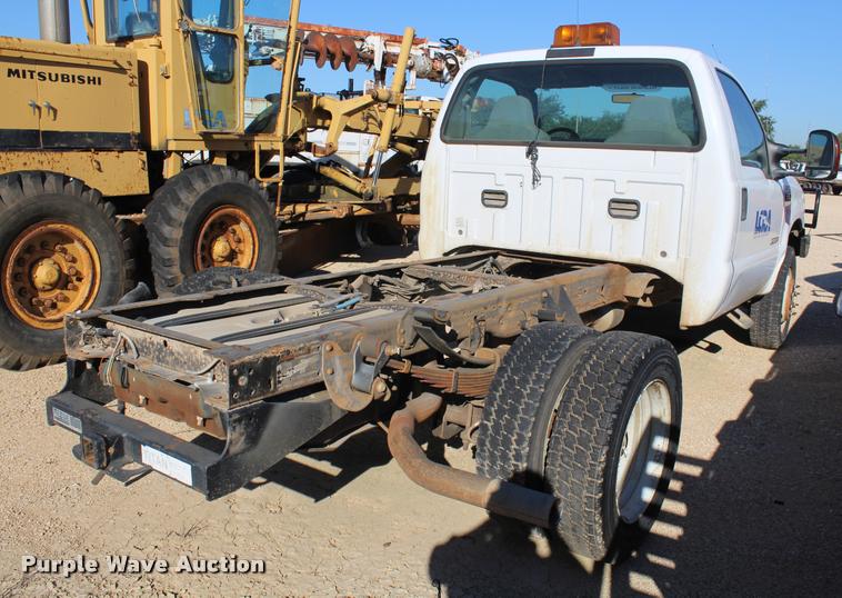 image for item AQ9523 2004 Ford F550 truck cab and chassis