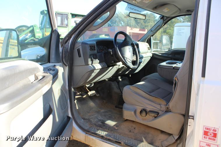 image for item AQ9523 2004 Ford F550 truck cab and chassis