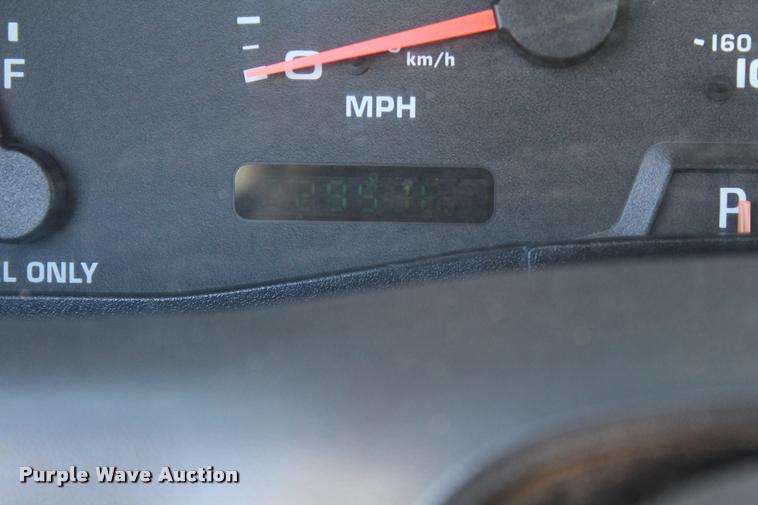 image for item AQ9523 2004 Ford F550 truck cab and chassis