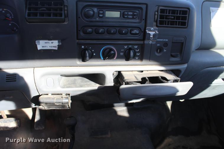 image for item AQ9523 2004 Ford F550 truck cab and chassis