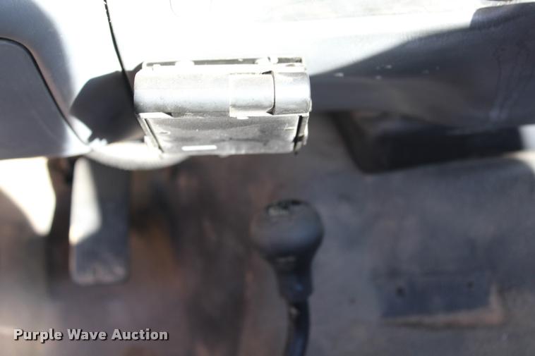 image for item AQ9523 2004 Ford F550 truck cab and chassis