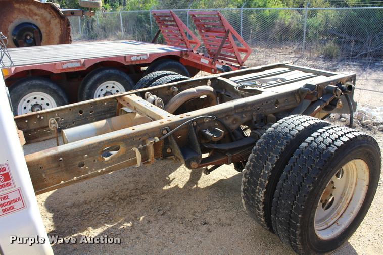 image for item AQ9523 2004 Ford F550 truck cab and chassis