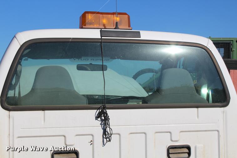 image for item AQ9523 2004 Ford F550 truck cab and chassis