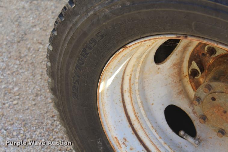 image for item AQ9523 2004 Ford F550 truck cab and chassis