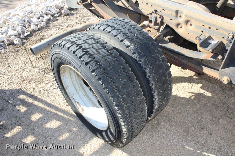 image for item AQ9523 2004 Ford F550 truck cab and chassis