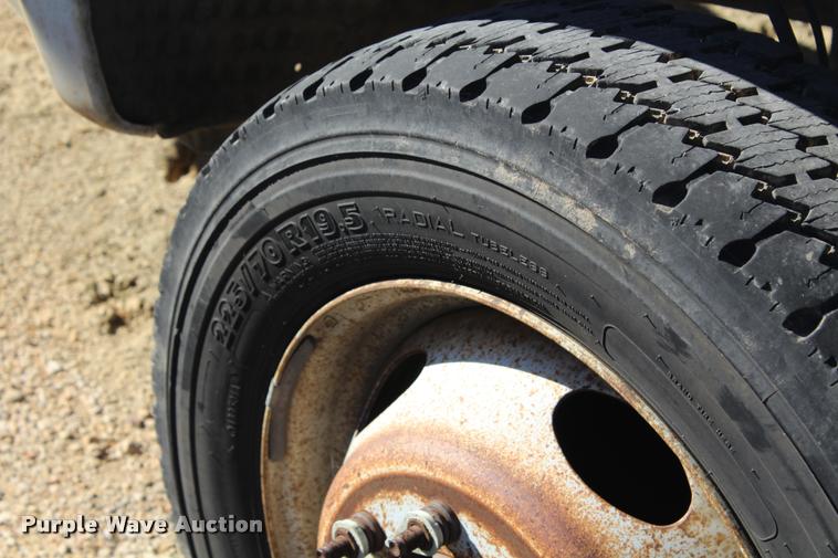 image for item AQ9523 2004 Ford F550 truck cab and chassis