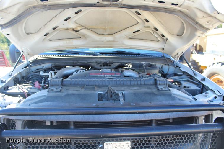 image for item AQ9523 2004 Ford F550 truck cab and chassis