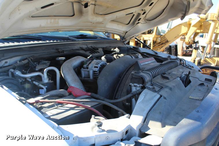 image for item AQ9523 2004 Ford F550 truck cab and chassis