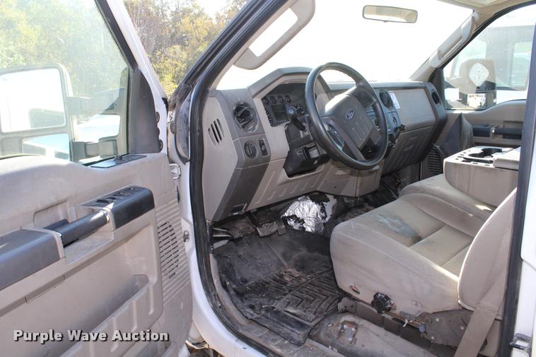 image for item AQ9524 2008 Ford F550 Crew Cab truck cab and chassis