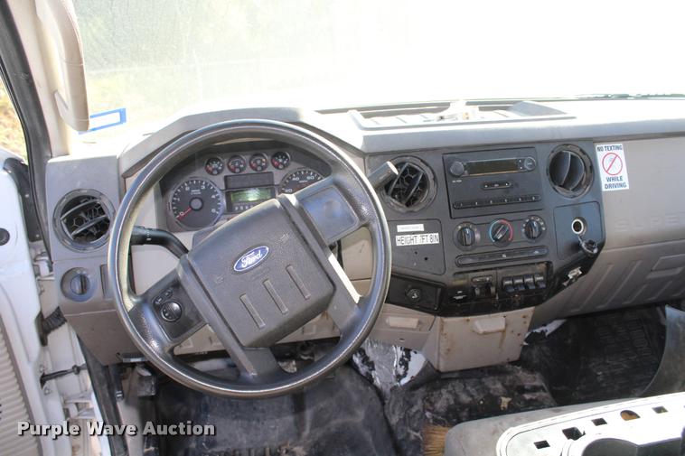 image for item AQ9524 2008 Ford F550 Crew Cab truck cab and chassis