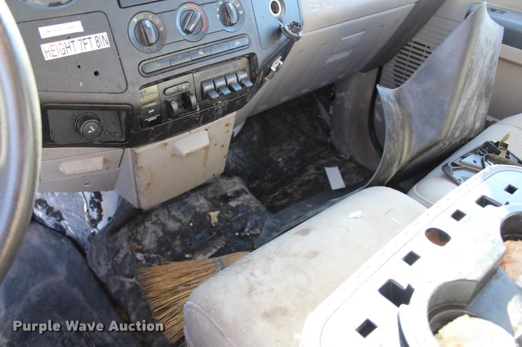 image for item AQ9524 2008 Ford F550 Crew Cab truck cab and chassis